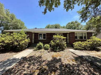 Main picture of 1719 Burnham St