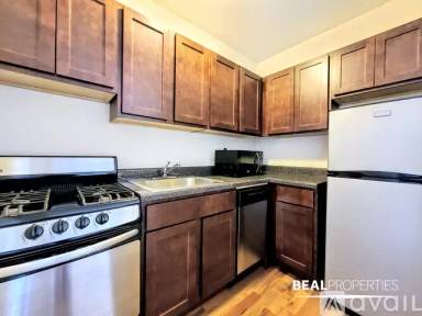 Main picture of 818 W Diversey Pkwy