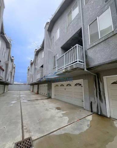 Main picture of 1067 252nd St