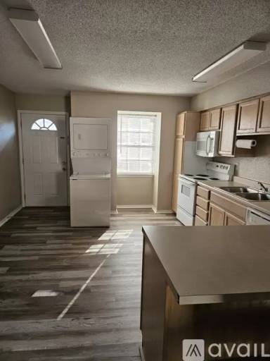 Main picture of 4633 Yale St