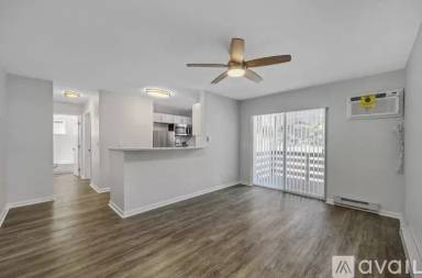 Main picture of 2557 Hackberry St