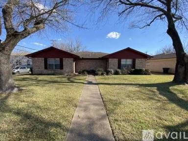 Main picture of 416 University Oaks Blvd
