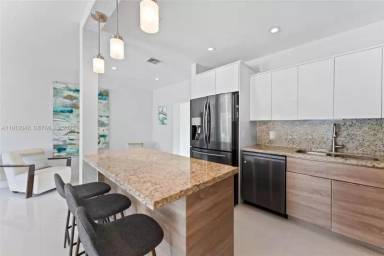 Main picture of 6371 SW 23rd St