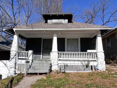 Main picture of 1614 E 42nd St
