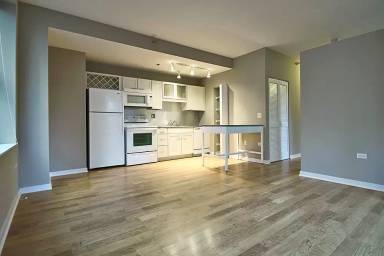 Main picture of 179 W Randolph St
