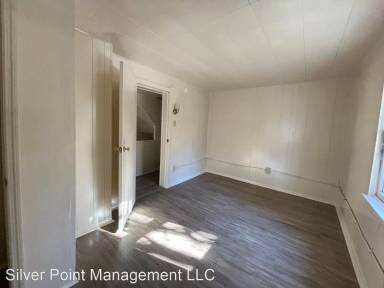 Main picture of 320 E Commerce St