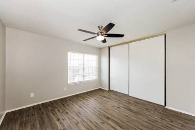 Main picture of 8238 Meadow Post St