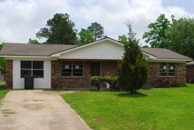 Main picture of 403 Pine Hills Dr