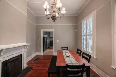 Main picture of 924 Park Pl