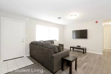 Main picture of 202 E White St