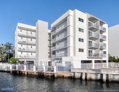 Main picture of 1674 Bay Rd
