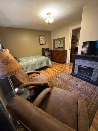Main picture of 433 8th Ave W