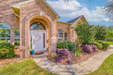 Main picture of 3074 Killarney Dr