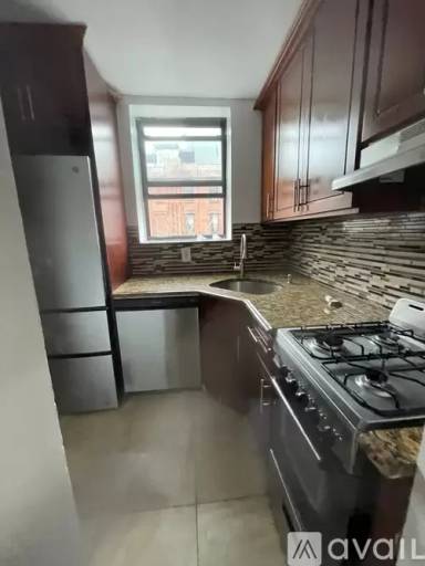 Main picture of 953 Putnam Ave