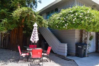 Main picture of 1921 W Palmyra Ave