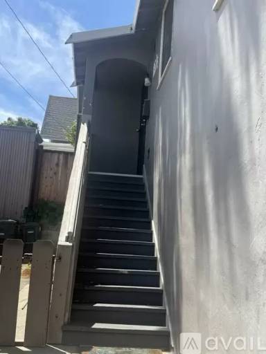 Main picture of 915 Napa St
