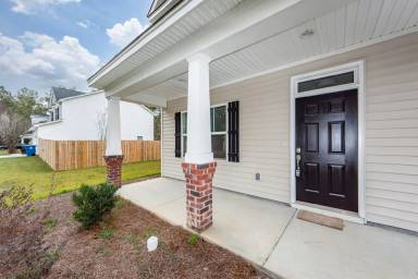 Main picture of 208 Swanson Dr