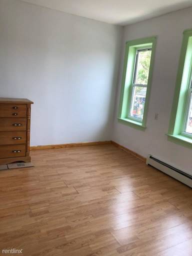 Main picture of 300 Avenue W