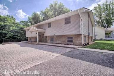 Main picture of 1720 N Main St