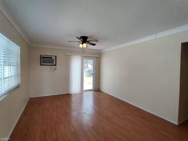 Main picture of 718 E St