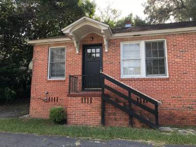 Main picture of 131 N Franklin Blvd