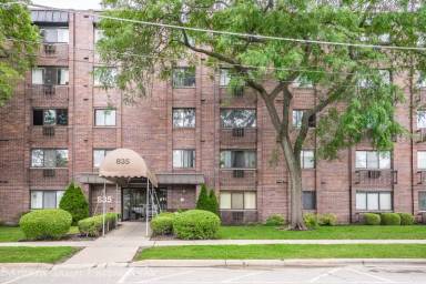 Main picture of 835 Pearson St
