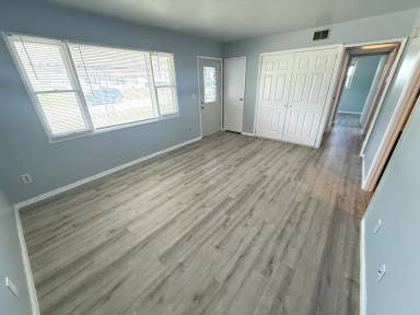 Main picture of 124 Diana Ln W
