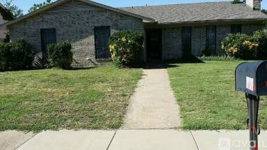 Main picture of 2115 Blossom Ln