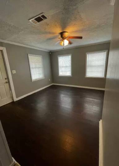 Main picture of 2566 Williamson Ave