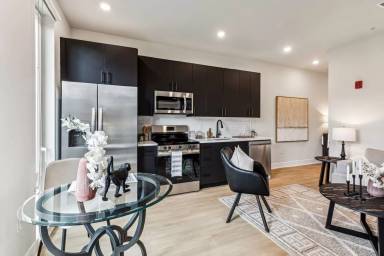 Main picture of 6910 Ridge Ave