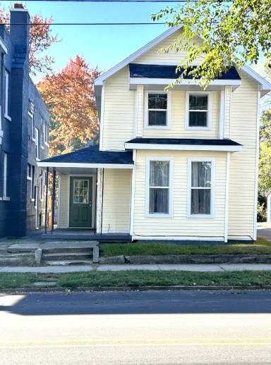 Main picture of 671 Oak St