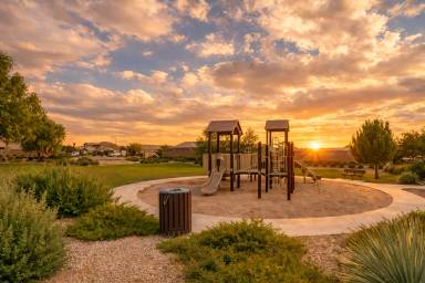 Main picture of 272 W Satinka Dr