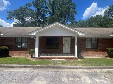 Main picture of Locust Dr NE