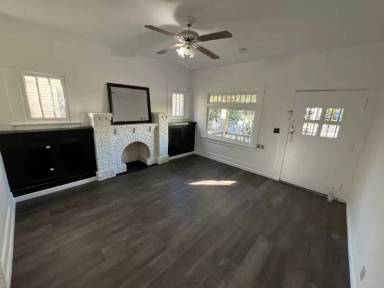 Main picture of 140 W 47th St