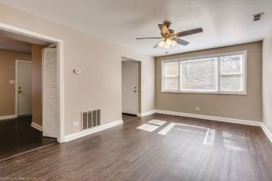 Main picture of 8237 S Drexel Ave