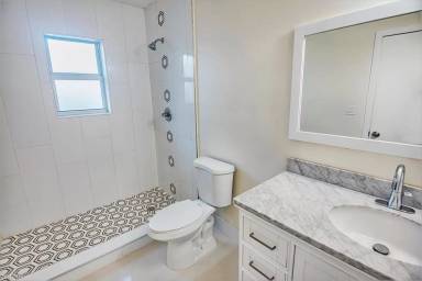 Main picture of 1126 Johnson St