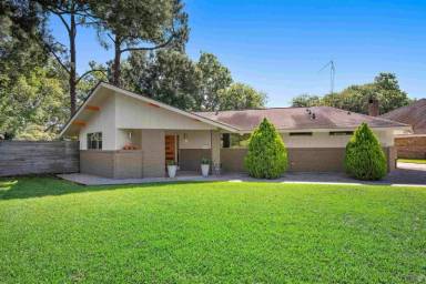 Main picture of 1019 Crescent Dr