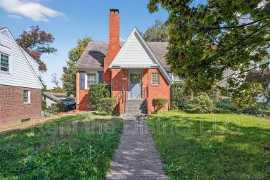 Main picture of 3225 Chestnut St NE