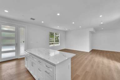 Main picture of 8720 Silver Way