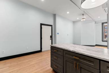 Main picture of 4 Washington St