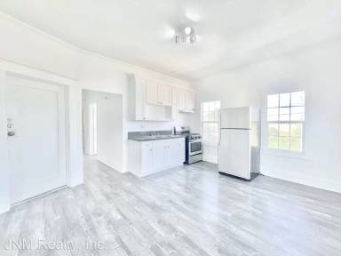 Main picture of 738 W 56th St