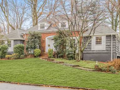 Main picture of 105 Barton Rd