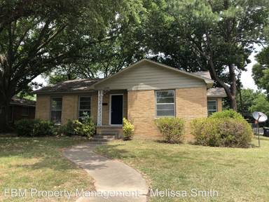 Main picture of 2900 College Cir