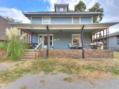 Main picture of 201-203 W Acres St