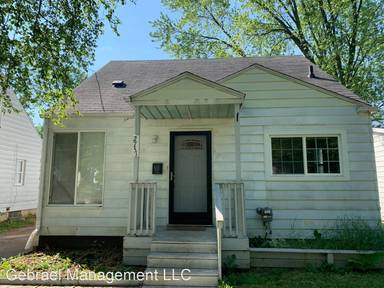 Main picture of 2751 Chicago Blvd