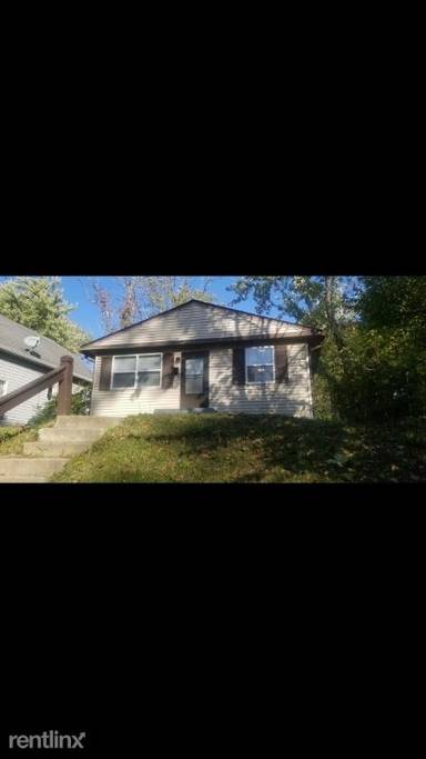 Main picture of 2753 N Dearborn St