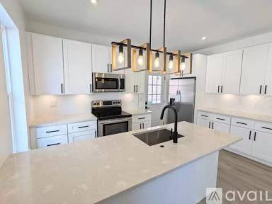 Main picture of 3015 W Oxford St