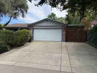 Main picture of 153 Waterglen Cir
