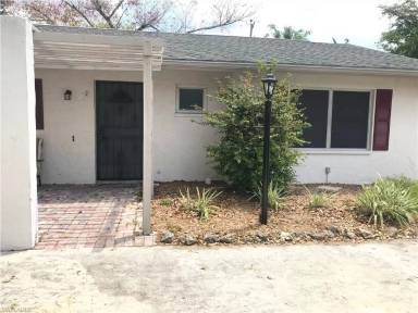 Main picture of 3609 SE 9th Pl