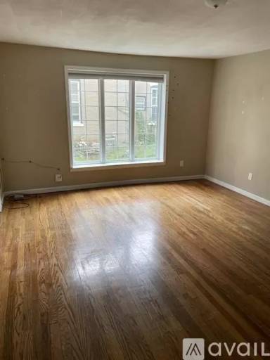 Main picture of 809 Livingston Ave NE
